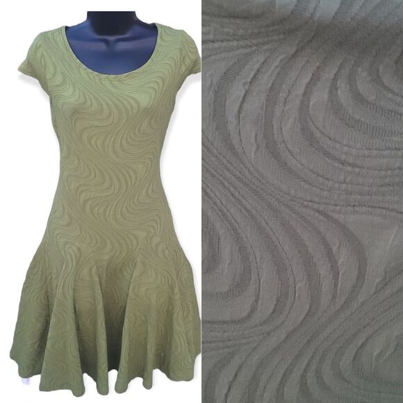 Gabby Skye  Fit & Flare Short Sleeve Textured Dress Size 8 - Picture 1 of 5